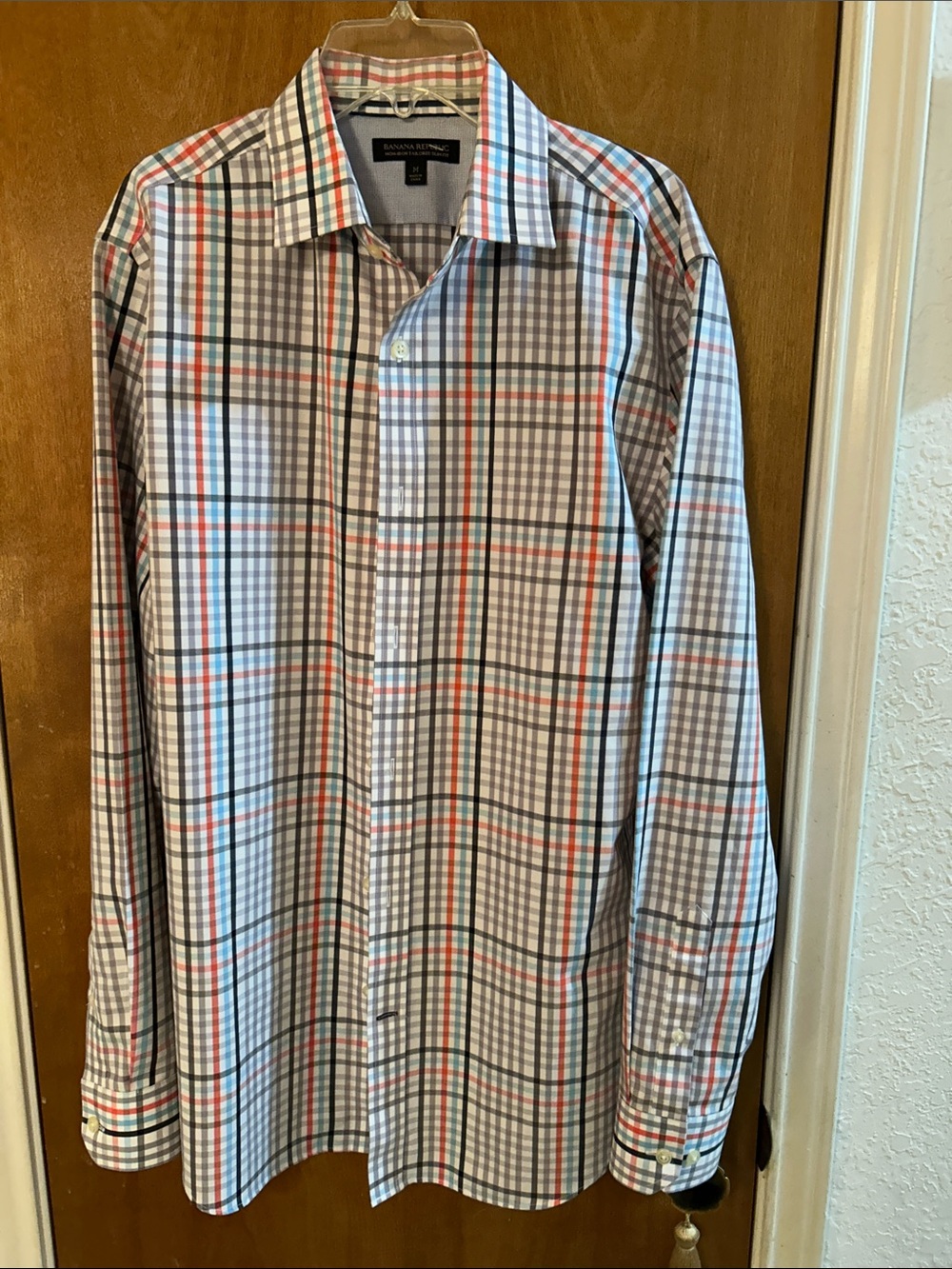 Banana Republic Men’s Multicolor Plaid Button-Down Shirt - Gray/Blue/Red. NWOT M